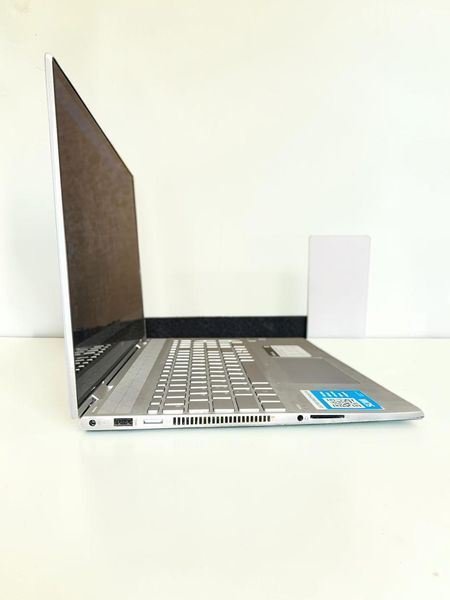 Ноутбук 15,6" 2in1 HP Envy x360 i7-8565U 4x1,8GHz/8G D4/NVMe 256G/UHD620/тачIPSFHD/web -БУ- 26352 фото